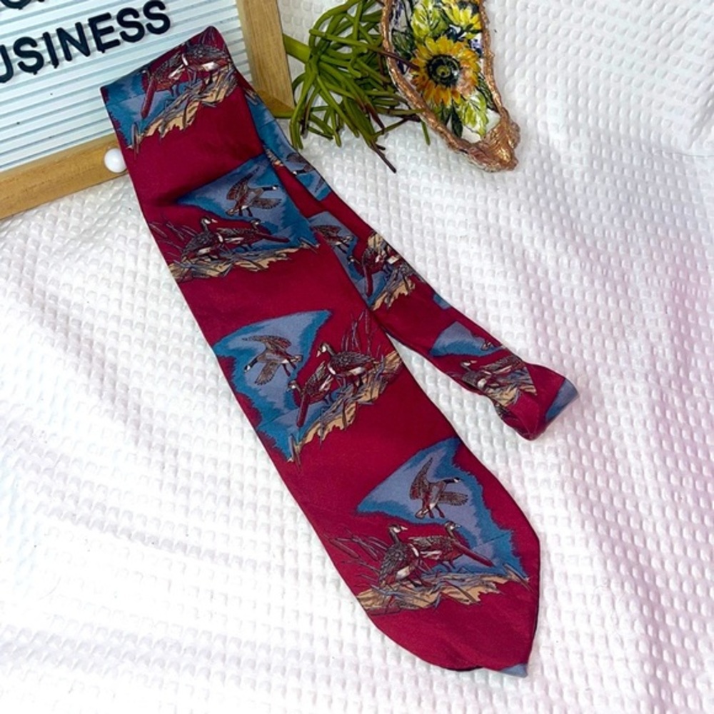 Ducks Unlimited Mens Necktie Tie 100% Silk Multicolored. Made In USA.